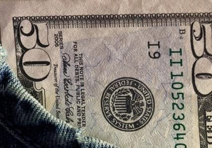 Amerikalıların kişisel gelirleri nisanda azalırken, harcamaları arttı 