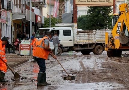 Antalya'da selden etkilenenlere destek ödemeleri başladı