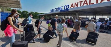 Antalya’ya Rus ve Alman akını: İlk 8 ayda 10 milyondan fazla ziyaretçi geldi