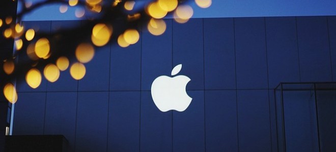 Apple CEO'su Tim Cook Trump ile ticaret gerilimini görüştü