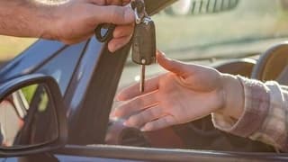 Araç satışlarında yeni dönem başlıyor: Kimler harç ödemeyecek?