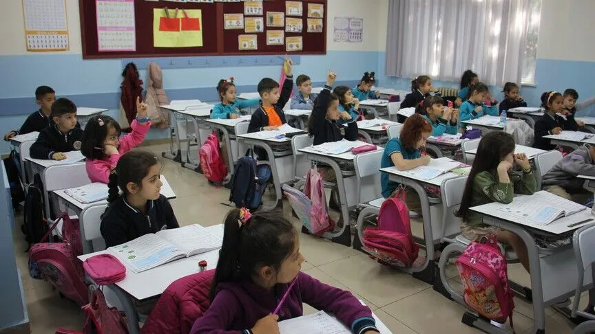 Arama yetkisi, devamsızlık şartı ve nakil işlemleri: MEB'den okul yönetmeliğinde kapsamlı değişiklik