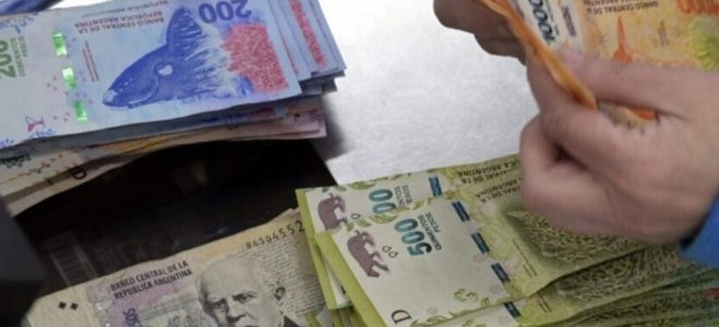 Arjantin’de enflasyon 3 haneli rakamlara çıktı