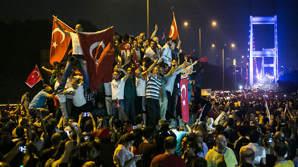'Asırlık Gece' belgeselinin çekimleri nedeniyle FSM Köprüsü 3 gece trafiğe kapalı