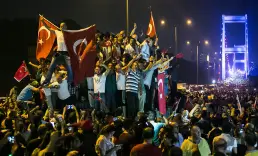 'Asırlık Gece' belgeselinin çekimleri nedeniyle FSM Köprüsü 3 gece trafiğe kapalı