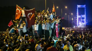 'Asırlık Gece' belgeselinin çekimleri nedeniyle FSM Köprüsü 3 gece trafiğe kapalı