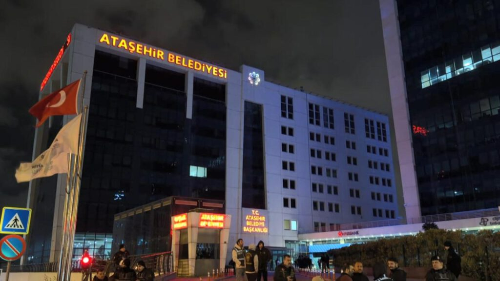 Ataşehir Belediyesi'ne operasyon: Başkan Adıgüzel dahil 18 kişi gözaltına alındı