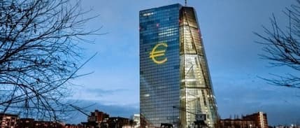 Avrupa savaşın gölgesinde faizi sabit tuttu