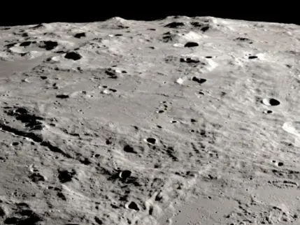 Ay'da yüzyılda bir görülecek büyüklükte krater keşfedildi