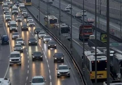 Bakan açıkladı: Bazı köprü ve otoyollarda araç ve yolcu rekoru kırıldı