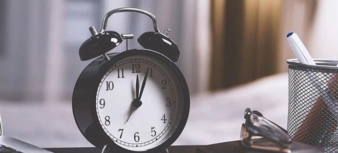 Bakan Bayraktar yanıtladı: Türkiye'de kış saati uygulamasına geçilecek mi?