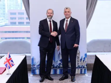 Bakan Bolat, İngiliz mevkidaşı ile görüştü