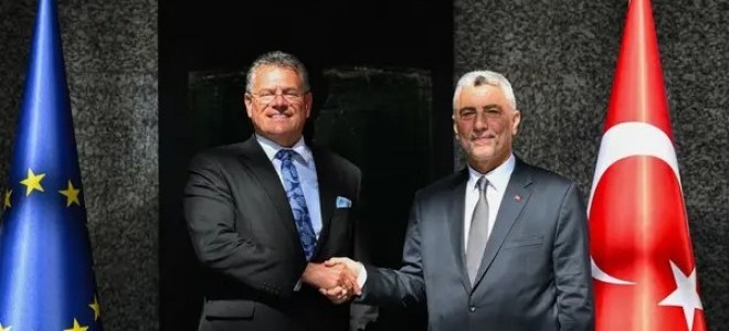 Bakan Bolat: Vize serbestisi konusunda ciddi bir çalışma yapılıyor