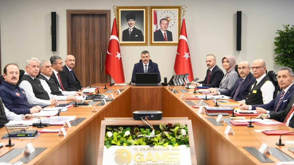 Bakan Çiftçi'den sınır illerin valileri ile güvenlik toplantısı