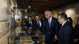 Bakan Ersoy duyurdu: Çalınan tarihi İznik çinileri Türkiye'ye iade edildi