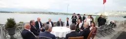 Bakan Işıkhan, sendika temsilcileriyle Cenevre'de bir araya geldi