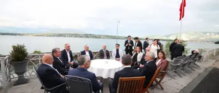 Bakan Işıkhan, sendika temsilcileriyle Cenevre'de bir araya geldi