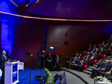 Bakan Kacır: Küresel ekonominin ağırlık merkezi batıdan doğuya kayıyor