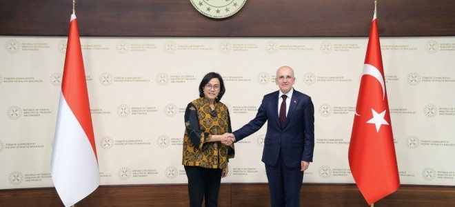 Bakan Şimşek, Endonezya Maliye Bakanı Indrawati ile görüştü