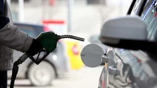 Bakan Şimşek’ten akaryakıt mesajı: Eşel mobil olmasa mazot 103 TL olurdu