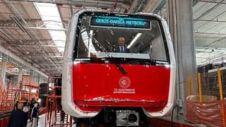 Bakan Uraloğlu, ilk yerli sürücüsüz metro aracını tanıttı