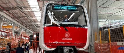 Bakan Uraloğlu, ilk yerli sürücüsüz metro aracını tanıttı