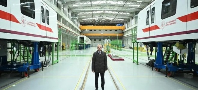 Bakan Uraloğlu: Milli elektrikli tren seti projesinde seri üretime başlandı (Videolu)