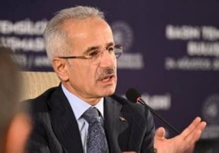 Bakan Uraloğlu'ndan çocuklara yönelik sosyal medya kısıtlaması hakkında açıklama