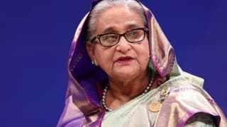 Bangladeş Başbakanı istifa edip ülkeyi terk etti