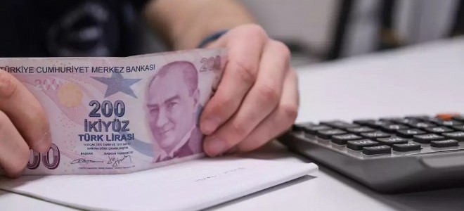 Bankalar ticari kredilerde frene bastı