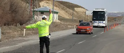 Bayramda izinsiz çalışan polislere bir maaş ikramiye çağrısı