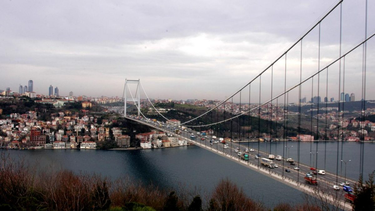 Bayramda otoyol ve köprülerden 12,3 milyon araç geçti