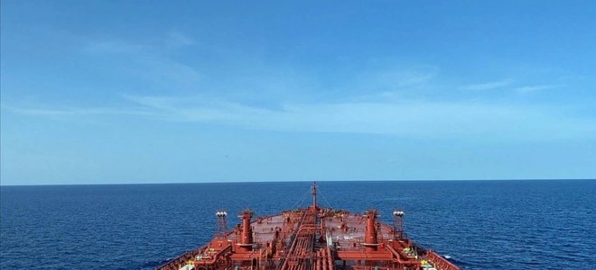 Bazı tankerler Hürmüz'de U dönüşü yapıyor