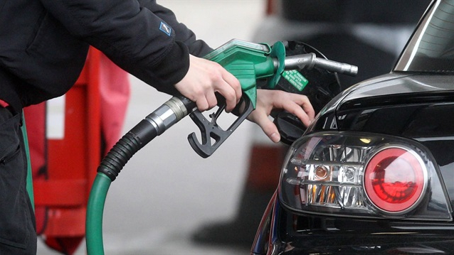 Benzine indirim beklenirken zam geliyor