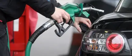 Benzine indirim beklenirken zam geliyor