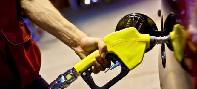 Benzin ve motorinde fiyatlar değişiyor: Akaryakıta çifte indirim geliyor