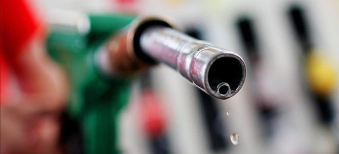 Benzin ve motorine bu gece yarısı zam geliyor!