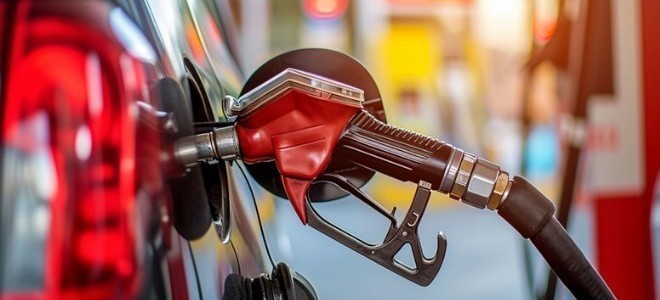 Benzinde beklenen zam iptal edildi