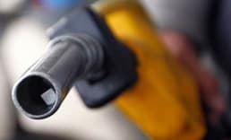 Benzine Bir Haftada Hem İndirim Hem Zam