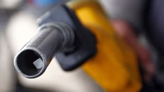 Benzine Bir Haftada Hem İndirim Hem Zam