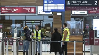 Berlin'de grev nedeniyle 445 uçuş iptal edildi