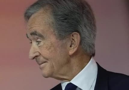 Bernard Arnault 'en zengin kişi' ünvanını kaybetti
