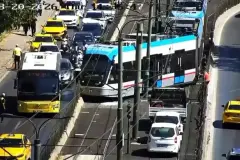 Beyoğlu'nda tramvay raydan çıktı