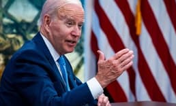 Biden, benzin için geçici vergi muafiyeti verebileceklerini bildirdi