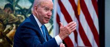 Biden, benzin için geçici vergi muafiyeti verebileceklerini bildirdi