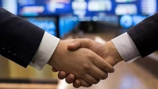 Birleşme ve satın almalarda işlem adedi düşerken hacim rekor tazeledi