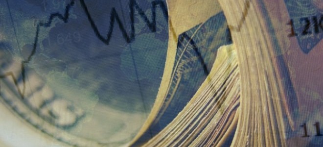 BİST 100 İlk Yarıda 302 Puan Geriledi, Dolar Yatay Seyrediyor