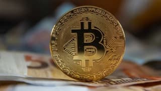 Bitcoin fiyatı 27 bin doları aştı