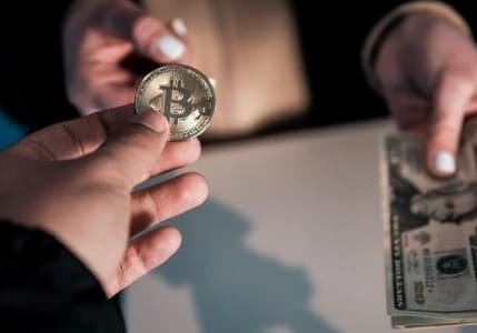Bitcoin, tarife belirsizliğiyle 75 bin doların altını test etti