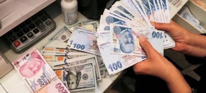 Bloomberg: Türkiye'nin yeni ekonomi ekibi savunmayı geri çekince lira düştü